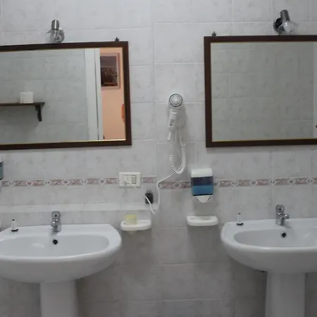 Atenea 191 Bed & Breakfast 2*