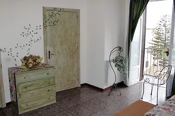 Atenea 191 Bed & Breakfast 2*